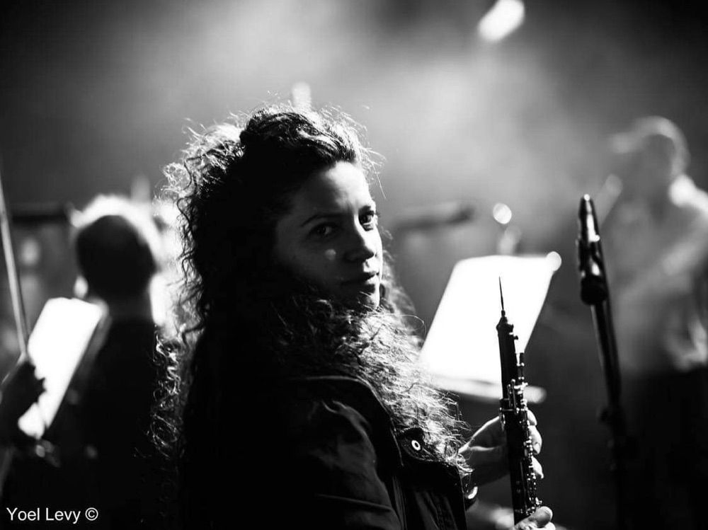 Meirav performing